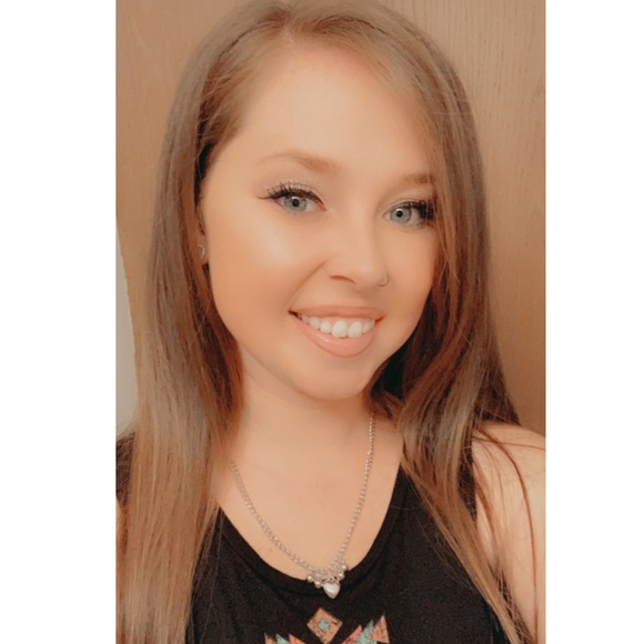 COPY - Meet your Posher, Cassie - Picture 5 of 5